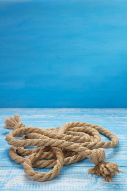 ahşap tahta arka planda gemi ipi 