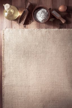 Ahşap üzerine ekmek yapım ürünleri