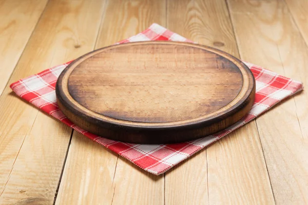 Pizza cutting board at rustic wooden table — Stock Photo, Image