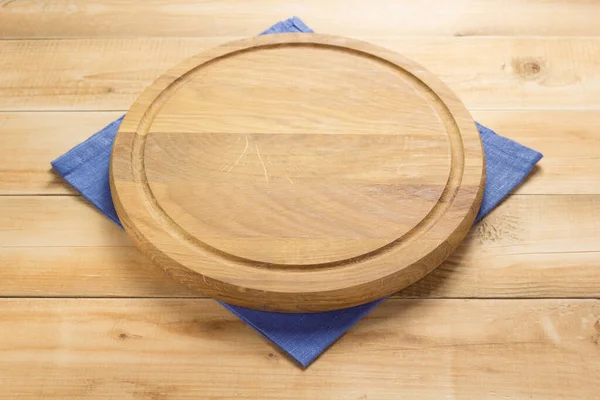 Pizza kesme tahtası, rustik ahşap arka plan