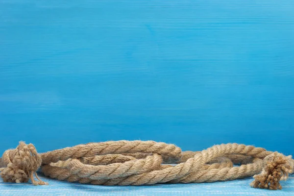 ahşap tahta arka planda gemi ipi 