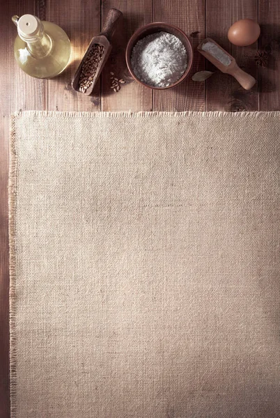 Ahşap üzerine ekmek yapım ürünleri