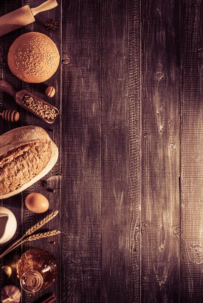 나무에 빵과 베이커리 제품 — 스톡 사진