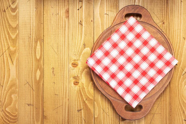 テーブルクロスナプキンとピザまな板木の背景色 — ストック写真