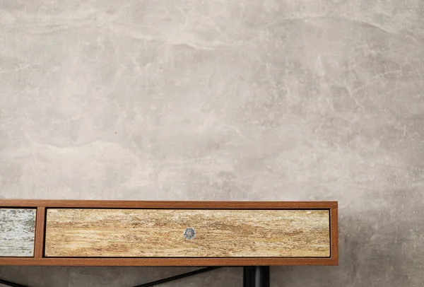 Holztisch Der Nähe Von Grauen Wand Hintergrund Textur Oberfläche — Stockfoto
