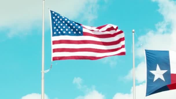 Houston, Texas, EE.UU. - 15 de junio: Bandera estadounidense ondeando al viento — Vídeos de Stock