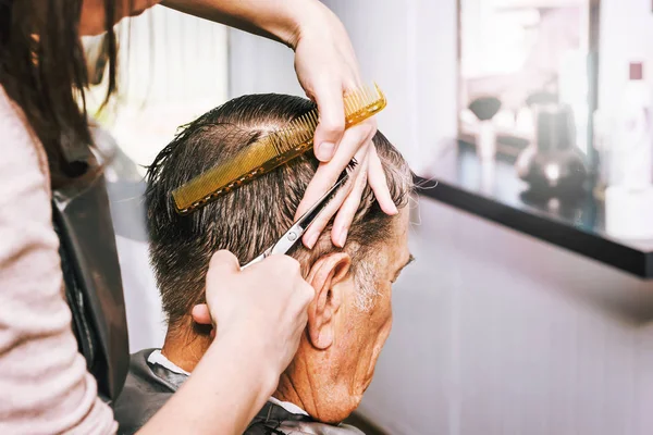 Elderly Man Hairdressing Salon Hairdresser Makes Stylish Haircut Elderly Man — Stock Photo, Image