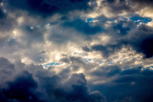 Dunkler Himmel Mit Gewitterwolken Bei Sonnenaufgang Bewölkter Himmel Während Eines — Stockfoto
