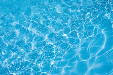 Güneş parıldıyor mavi su doku