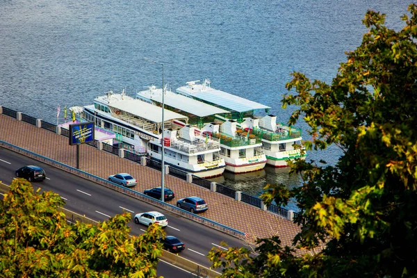 Kiev Octubre 2018 Vapores Blancos Muelle Viaje Por Dnepr Vapor —  Fotos de Stock