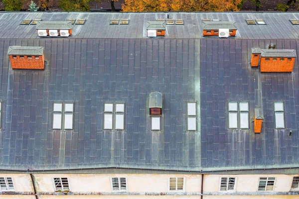 Windows, üstten görünüm ile bir şehir ev çatısı