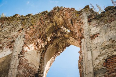 Ortaçağ Kalesi yıkık duvar bir kemer