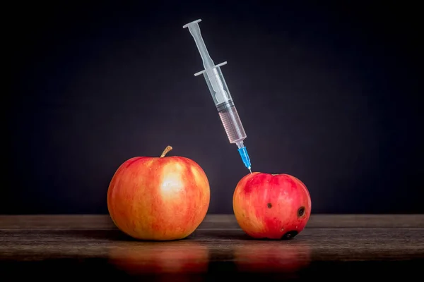 Sağlıklı Sakat Bir Elma Lacın Giriş Dozu Uyuşturucu Bağımlılığı Hastalık — Stok fotoğraf