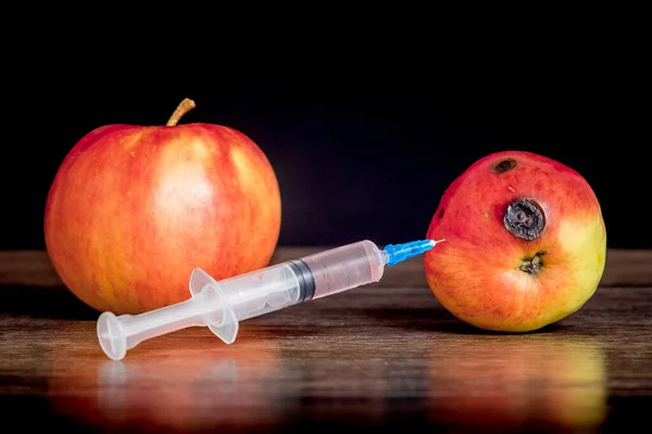 Sağlıklı Sakat Bir Elma Lacın Giriş Dozu Uyuşturucu Bağımlılığı Hastalık — Stok fotoğraf