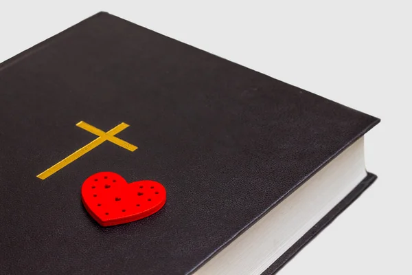Corazón Rojo Biblia Encanta Biblia —  Fotos de Stock