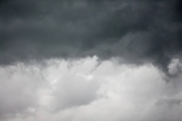 Düstere Dramatische Wolken Himmel Während Eines Gewitters — Stockfoto