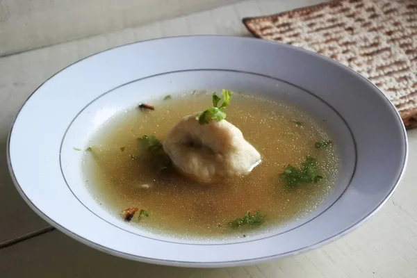 Matzo Ball Soup Matzo Bread Served Passover Jewish Holiday Dinner — Stock Photo, Image