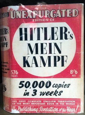 Hitlerler Mein Kampe, Nazi Partisi lideri Adolf Hitler, 1925 otobiyografik kitabı Hitler Yahudi karşıtı oldu ve onun siyasi görüşleri özetler işlemini açıklar.