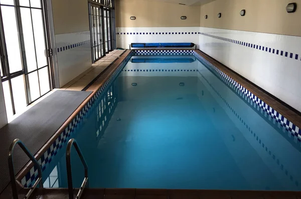 Retro Styl Krytý Plavecký Bazén — Stock fotografie