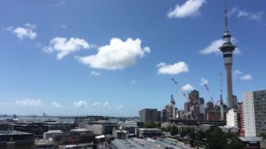 Auckland şehir merkezi manzarası öğlen