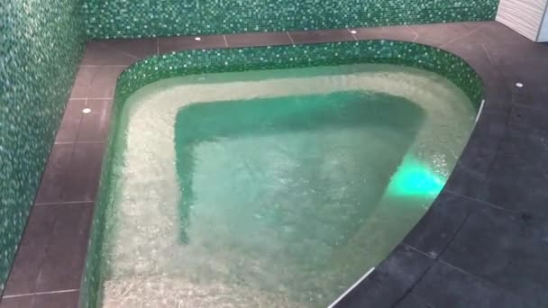 Vista Para Cima Uma Piscina Interior Com Jacuzzi Spa Arquitetura — Vídeo de Stock