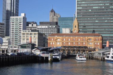 Kentsel peyzaj görünümünü Auckland Feribot Terminali'ne Auckland, Yeni Zelanda.
