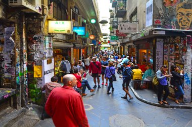Melbourne - Nisan 13 20914: yaya ve yemekleri Melbourne kafe ve restoran merkezi yer Lane Melbourne Victoria, Avustralya.