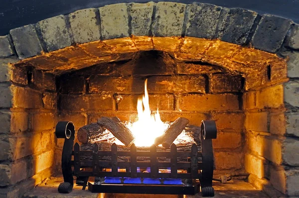 オークランド 暖炉と薪家で寒い冬の日の 2018 Image — ストック写真