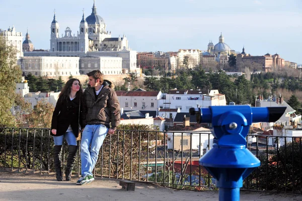 Madrid Mar 2010 Turistas Que Apreciam Paisagem Urbana Madrid Espanha — Fotografia de Stock