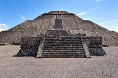 Teotihuacan, Meksika'da bina Sun antik kalıntıların Piramidi.