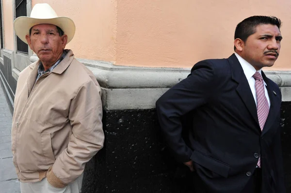 Mexican Men One Senior One Adult Standing Back Back Street — стоковое фото
