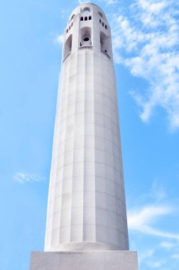 Coit Tower San Francisco Kaliforniya. Bir San Francisco, Kaliforniya'nın en ünlü yerlerinden Telegraph Hill semtinde bir 210 metrelik kule Coit Tower olduğunu.