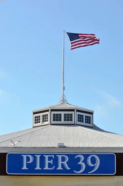 Flag United States Fly Pier Building Pier Famous Shopping Center — Stock Photo, Image