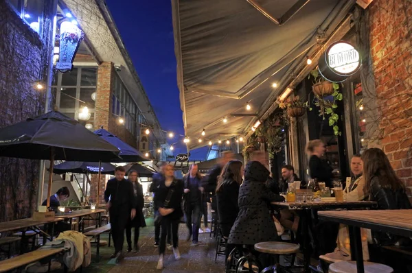 Leute Nächtigen Ponsonby Central Einem Beliebten Outdoor Zentrum Mit Cafés — Stockfoto