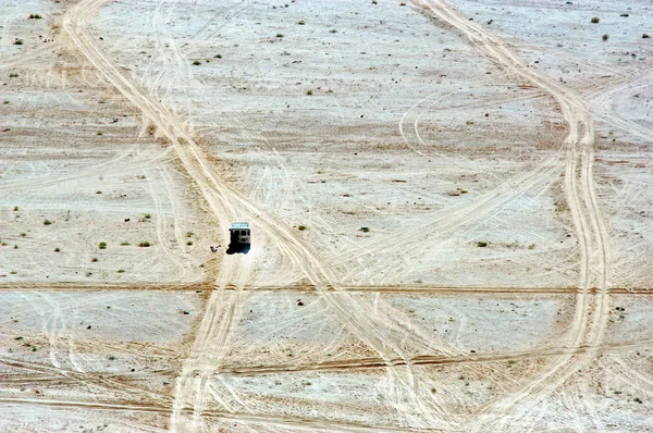 Luchtfoto Landschapsmening Van 4Wd Vhicle Reis Road Paden Een Woestijn — Stockfoto