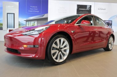 Eklenti elektrikli otomobil Model 3, imal ve Tesla, Inc tarafından satılan bir orta boy / kompakt executive lüks dört kapılı sedan.
