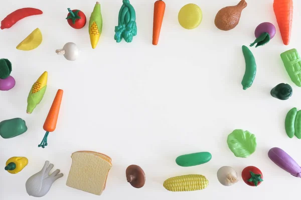 Flat Lay View Seleção Brinquedos Alimentos Fundo Branco Com Espaço — Fotografia de Stock