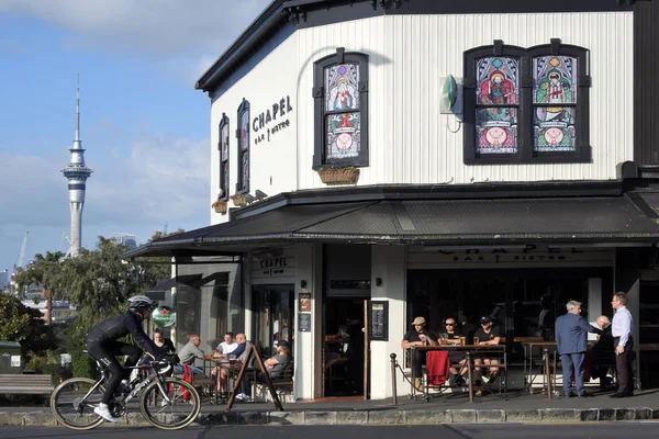 Ruchu Drogach Ponsonby Popularnych Destynacji Auckland Nowa Zelandia Pełnego Barów — Zdjęcie stockowe