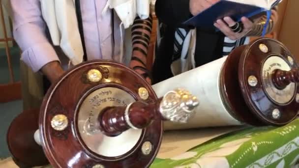 Jewish Men Praying Torah Together Reading Torah One Bases Jewish — Stock Video