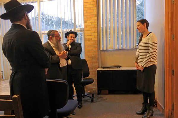 Jewish Court Law Composed Three Rabbinic Judges Blessing Woman She — Stock Photo, Image