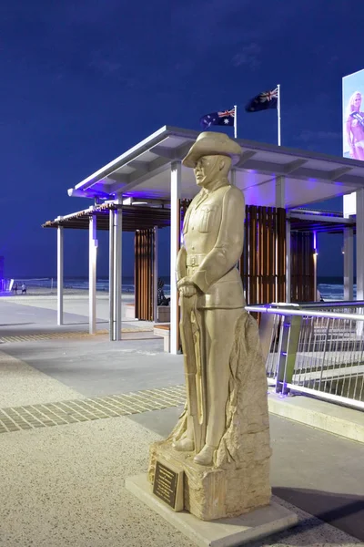 Escultura Soldado Australiano Segunda Guerra Mundial Surfers Paradise Esplanade Gold —  Fotos de Stock