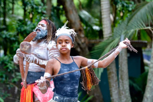 Mladých Dospělých Domorodých Australianwoman Tančí Queensland Austrálie — Stock fotografie