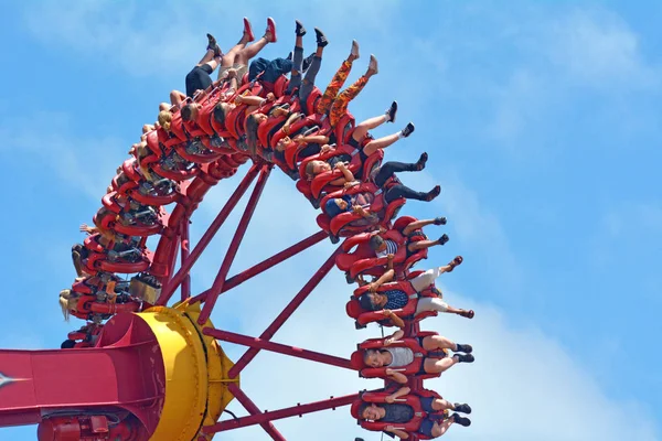 Gold Coast Dec 2018 People Rides Claw Intamin Gyro Swing — Stock Photo, Image