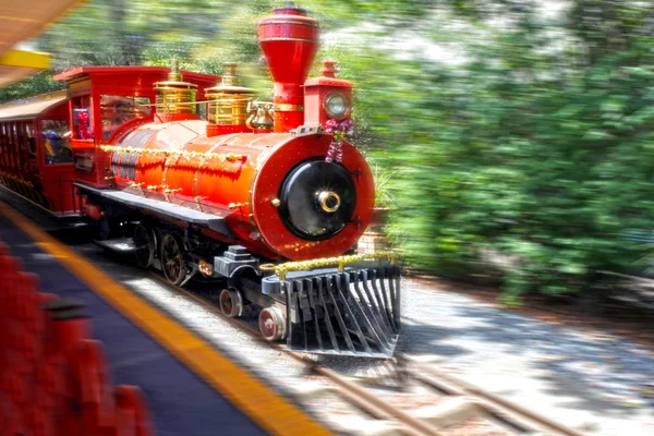 Desfoque Movimento Trem Vapor Vermelho Trilhos Ferroviários — Fotografia de Stock