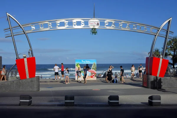 Gold Coast Dec 2018 Visitors Cavill Avenue Arch Ulice Pěší — Stock fotografie