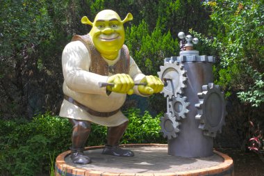 Gold Coast - Aralık 19 2018:Shrek karakter eski bir chainwheel dönüm el Dreamworld su pompası. Shrek kazandı ilk hiç Oscar en iyi film animasyon.