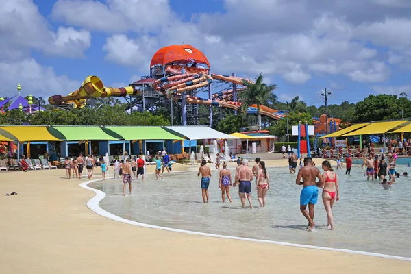 Брісбен Грудня 2018 People Whitewaterworld Водний Парк Займає Один Світі — стокове фото