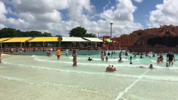 Brisbane Dec 2018 People Whitewaterworld Wave Pool Park Ranked One — Stock Video