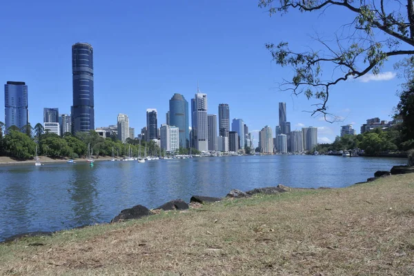 Οριζόντια Προβολή Του Brisbane Κράτος Πρωτεύουσα Του Κουίνσλαντ Από Ποταμός — Φωτογραφία Αρχείου