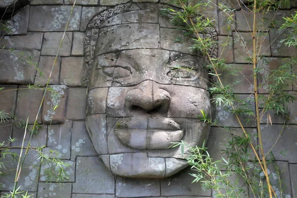 Reus Lachende Boeddha Gezicht Een Muur Van Tempel — Stockfoto